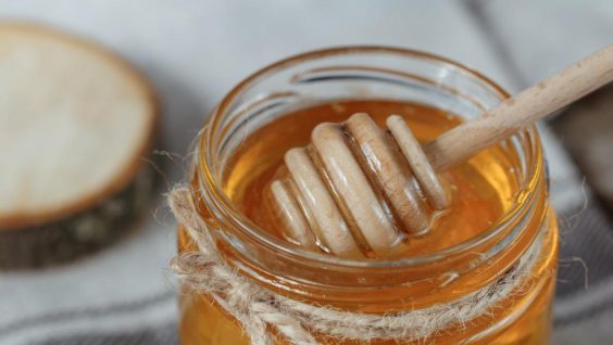 Как хранить мед в домашних условиях, что делать, если он замерз или засахарился?